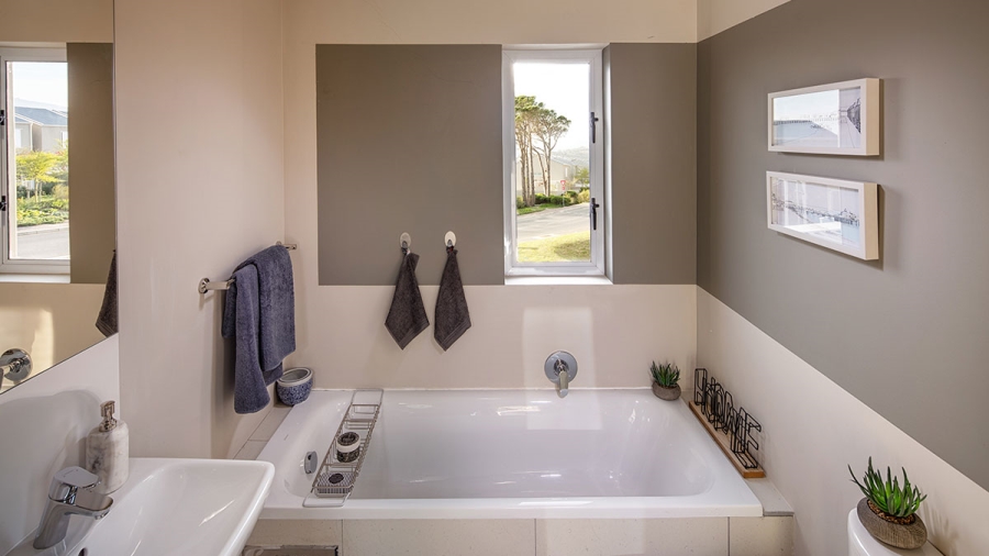 3 Bedroom Property for Sale in Somerset Lakes Western Cape